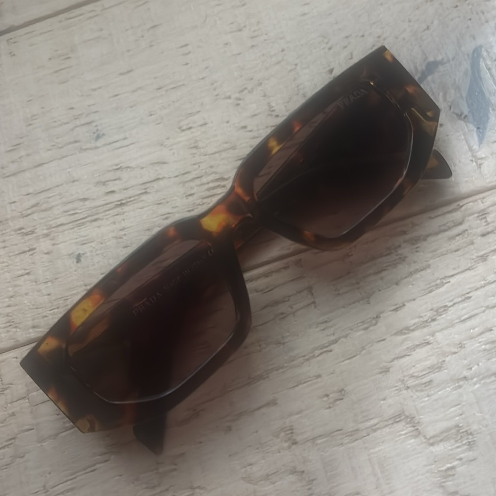 Prada sunglasses - Picture 6 of 6